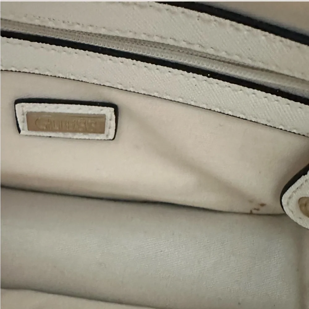 Y2K Guess White Shoulder Bag with Gold Chain - Picture 6 of 6